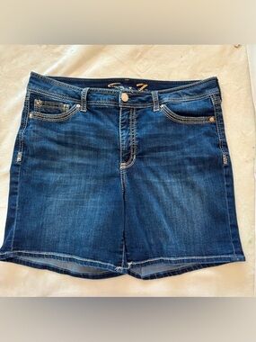 Seven7 Jeans Women's Blue Denim Shorts Size 14 Mid Thigh